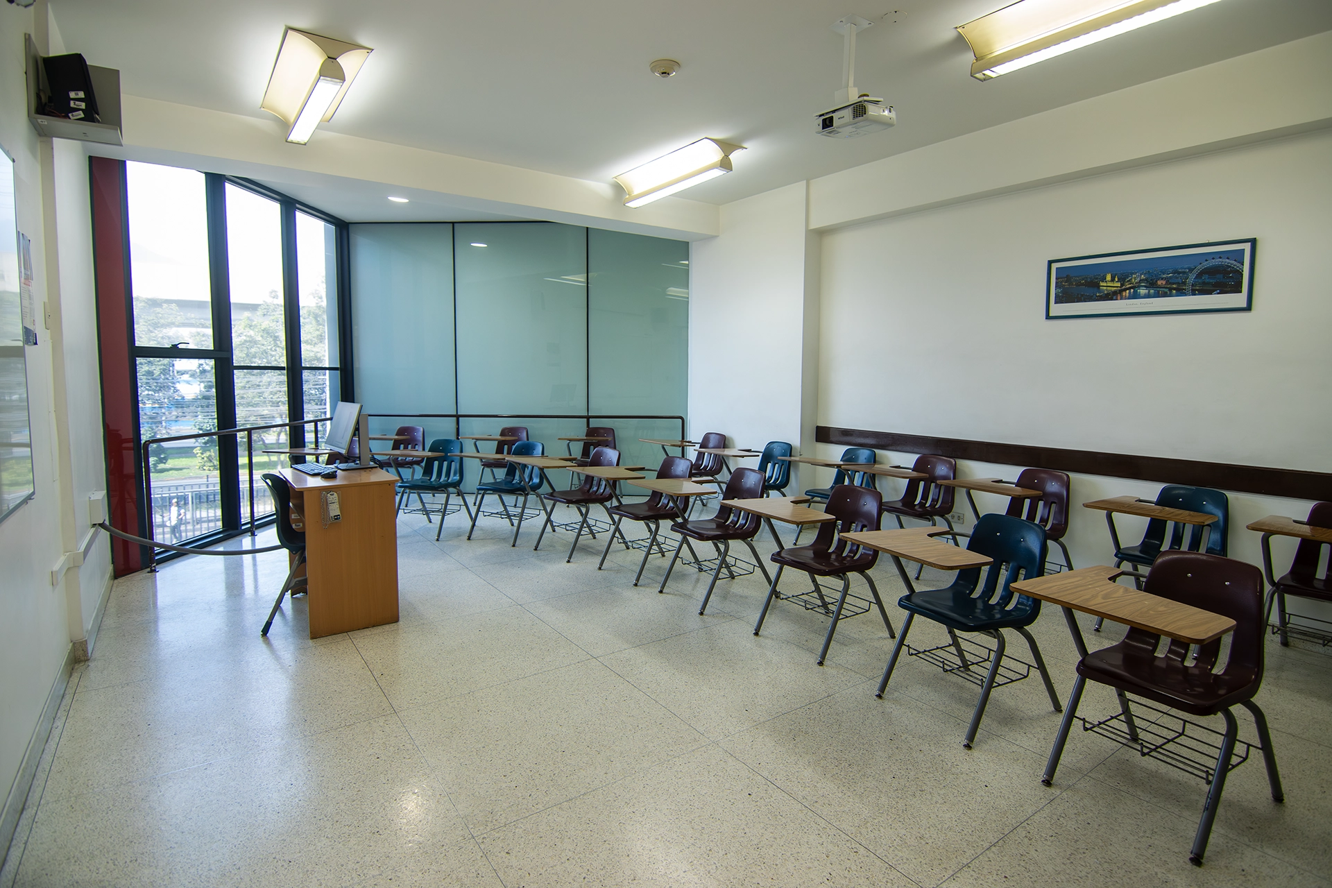 Imagen #3 del espacio Aula 2 (Todas nuestras sedes)