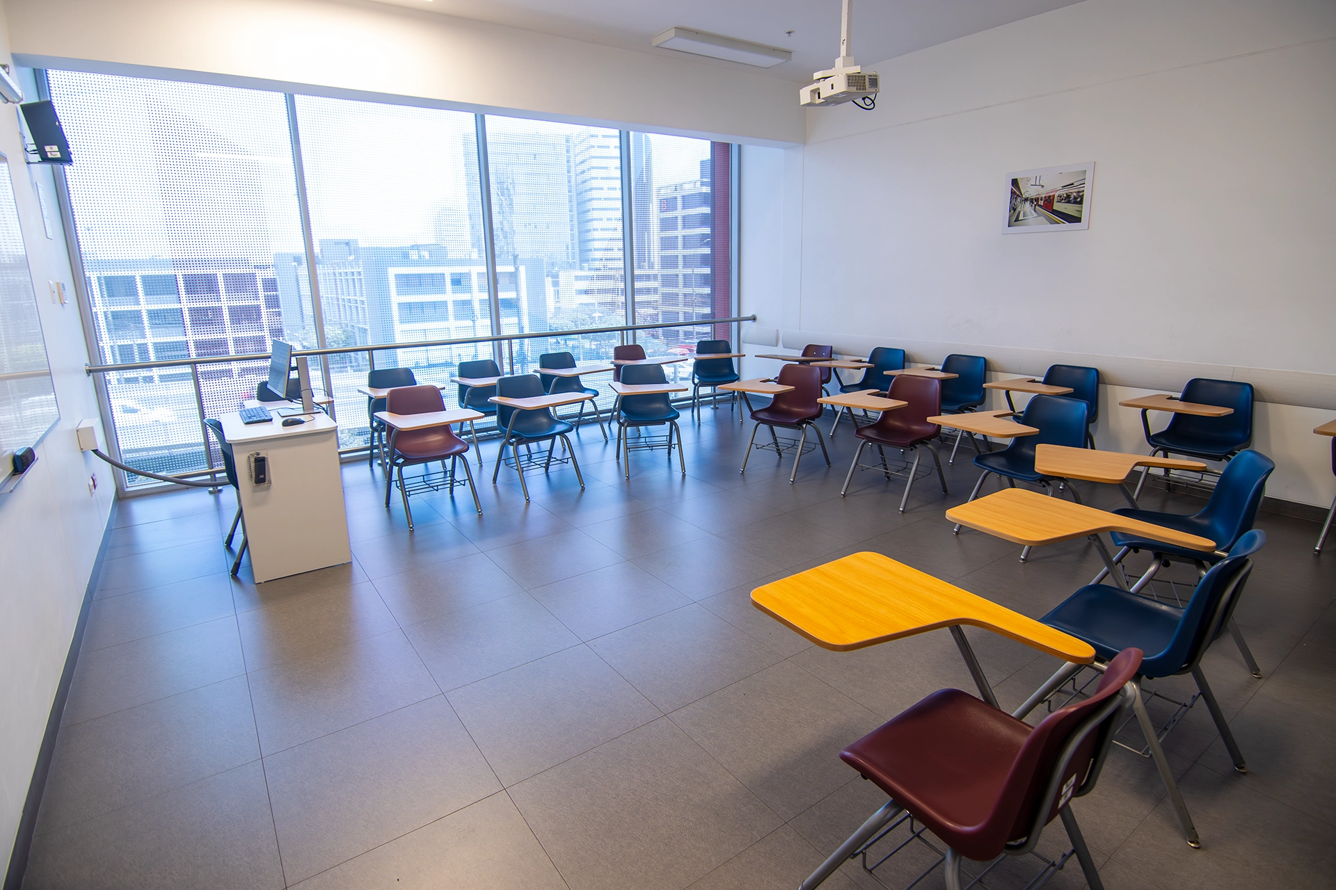 Imagen #4 del espacio Aula 2 (Todas nuestras sedes)